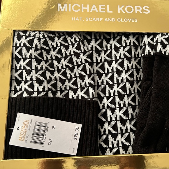 NWT 3 PC Michael Kors Scarf Set - Picture 2 of 4